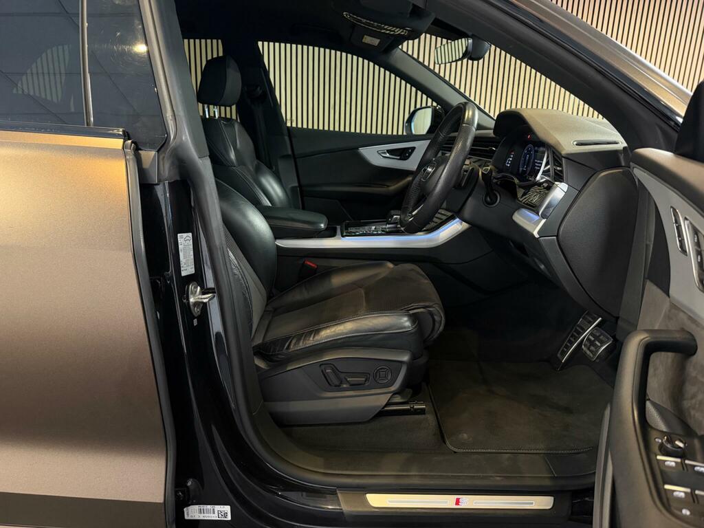 Audi Q8 Estate Black #25