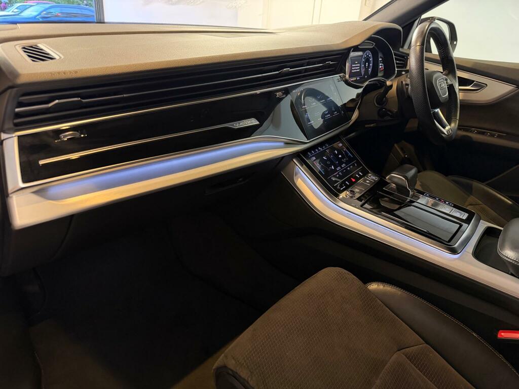 Audi Q8 Estate Black #24