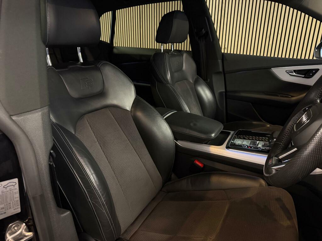 Audi Q8 Estate Black #26