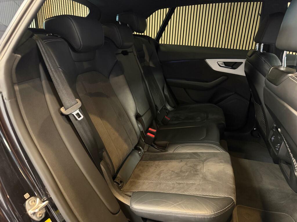 Audi Q8 Estate Black #30