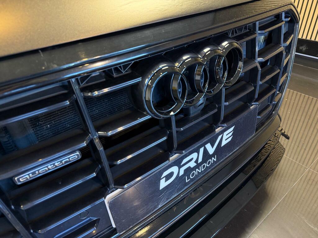 Audi Q8 Estate Black #56