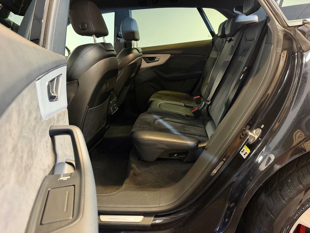Audi Q8 Estate Black #31