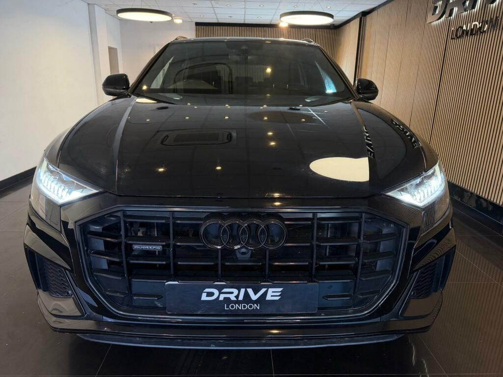 Audi Q8 Black Edition Black #3