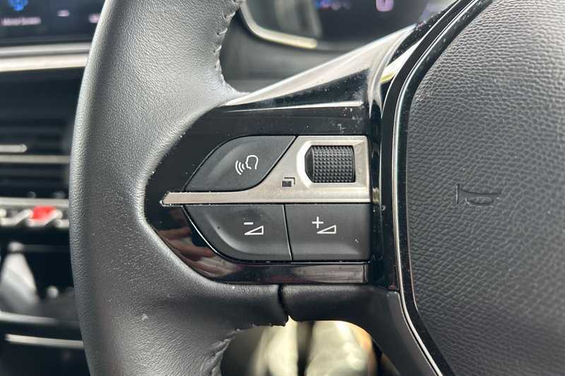 Peugeot 208 1.2 Puretech Active Black #21
