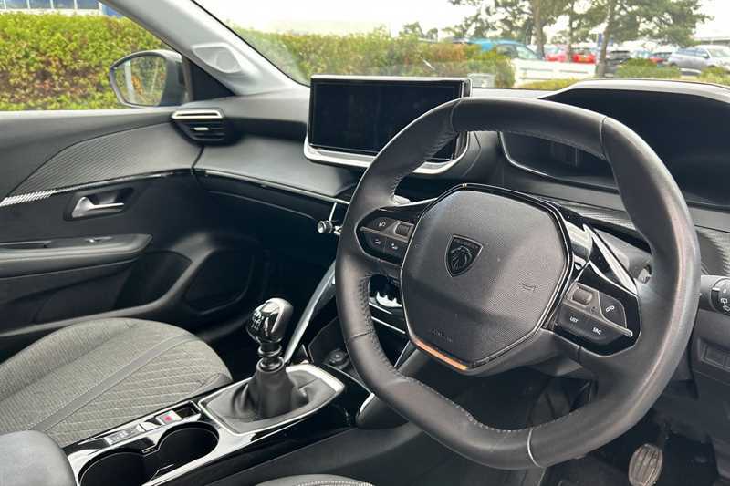 Peugeot 208 1.2 Puretech Active Black #40