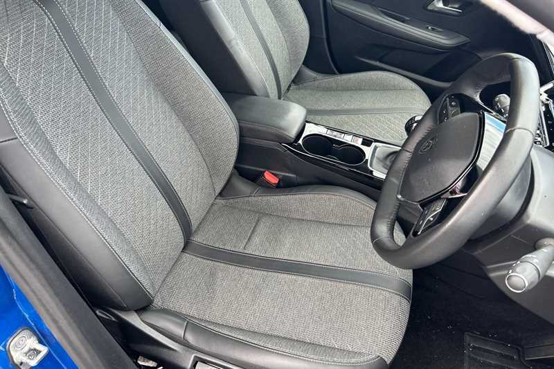 Peugeot 208 1.2 Puretech Active Black #23