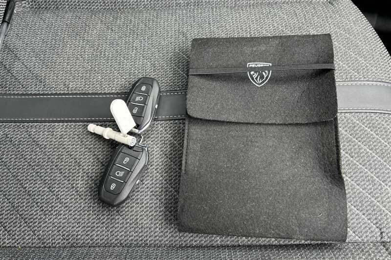 Peugeot 208 1.2 Puretech Active Black #36