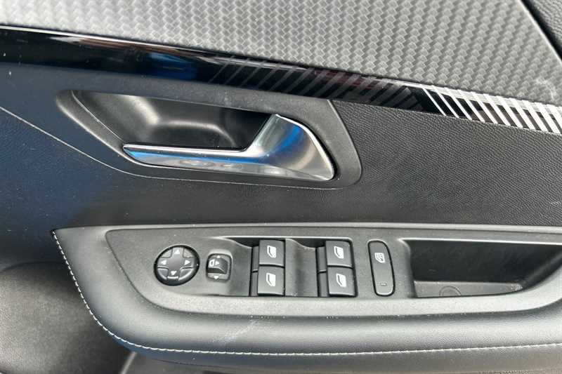 Peugeot 208 1.2 Puretech Active Black #16