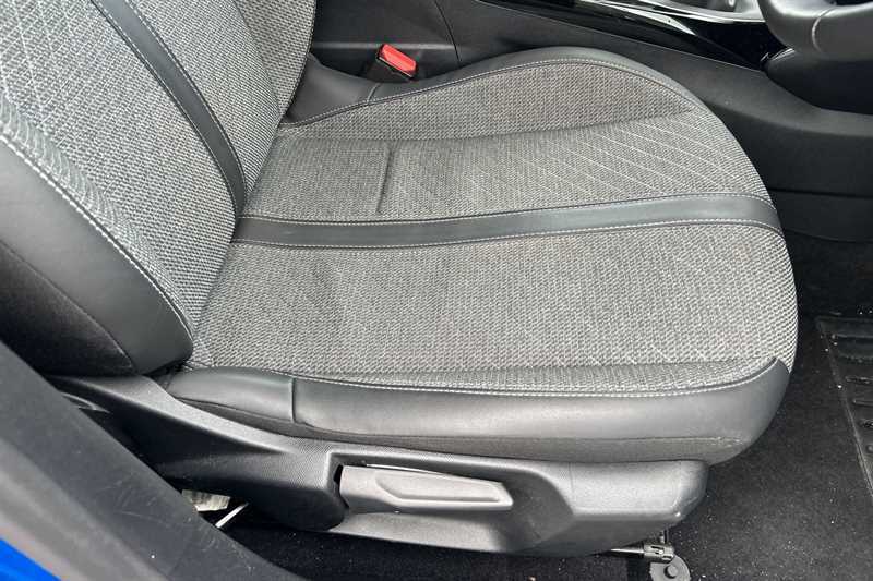 Peugeot 208 1.2 Puretech Active Black #26