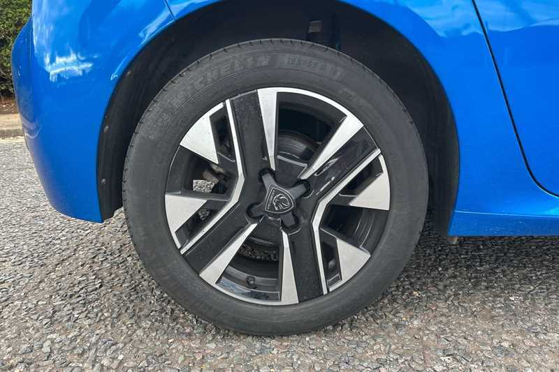 Peugeot 208 1.2 Puretech Active Black #11