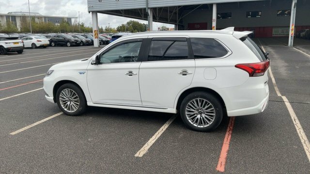 Mitsubishi Outlander 2.4H Twinmotor 13.8Kwh 4Hs Suv Plug-in White #3