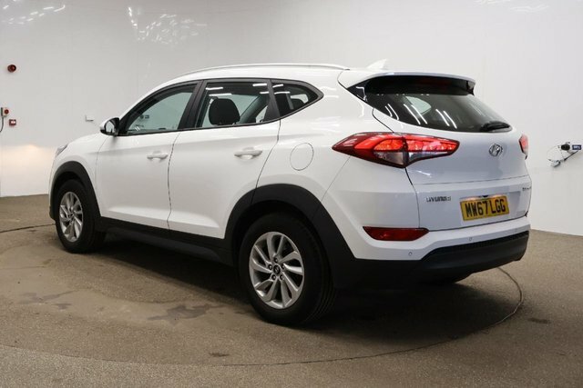 Hyundai Tucson 1.7 Crdi Blue Drive Se Nav Suv E White #4