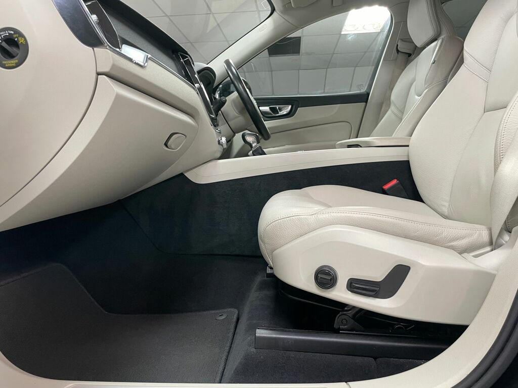 Volvo XC60  Silver #25