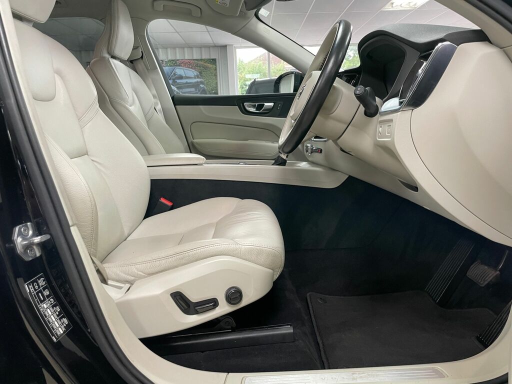 Volvo XC60  Silver #17
