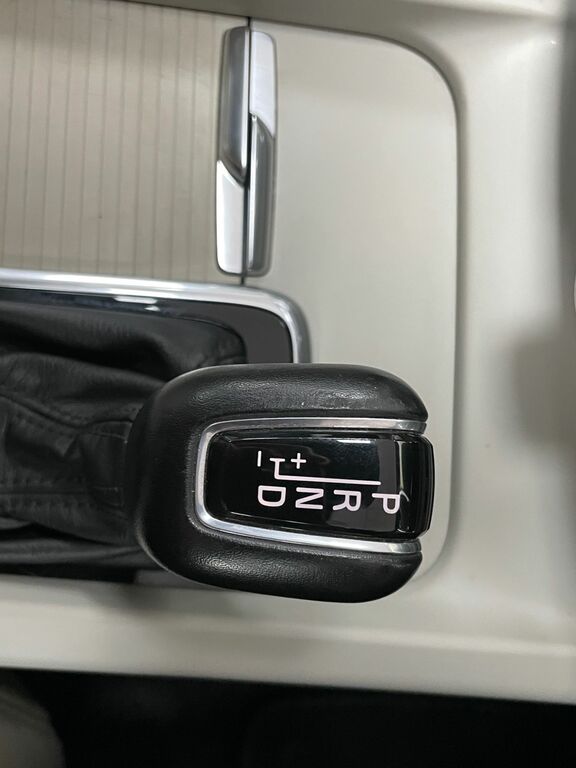 Volvo XC60  Silver #32
