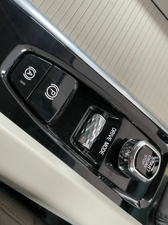 Volvo XC60  Silver #31