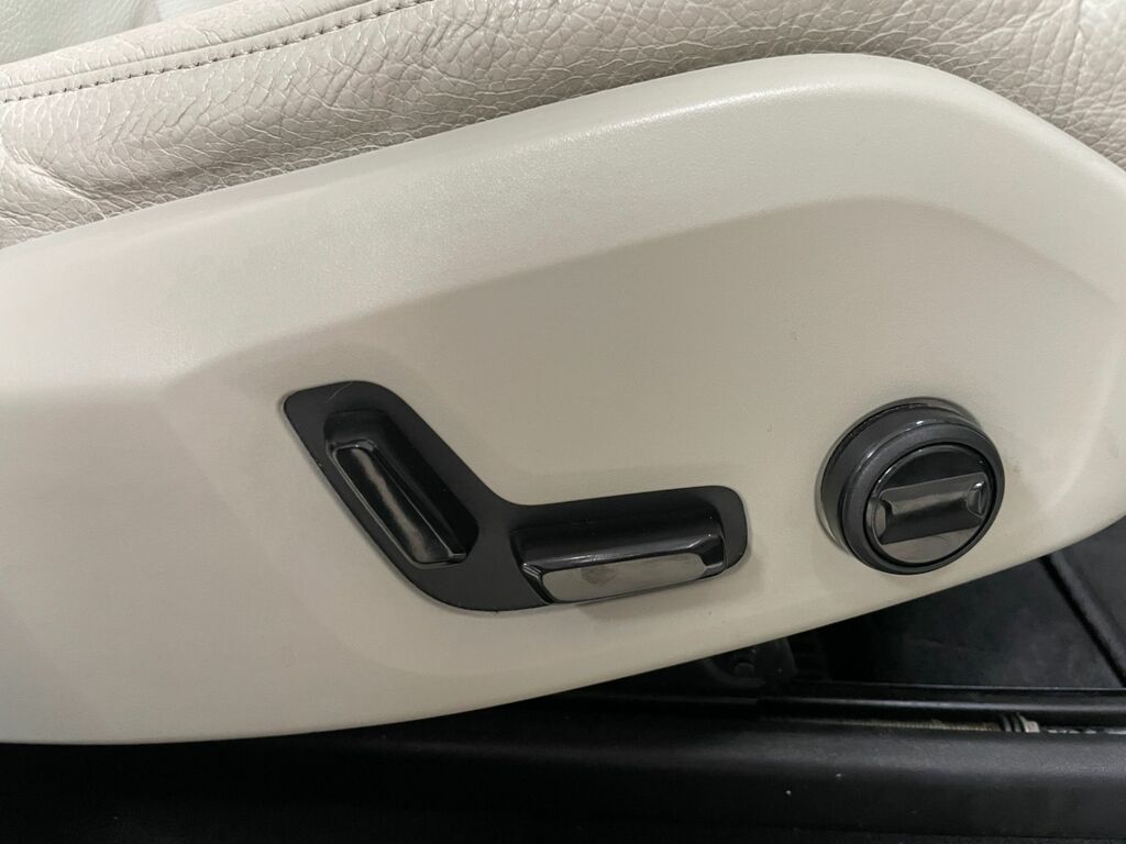 Volvo XC60  Silver #44