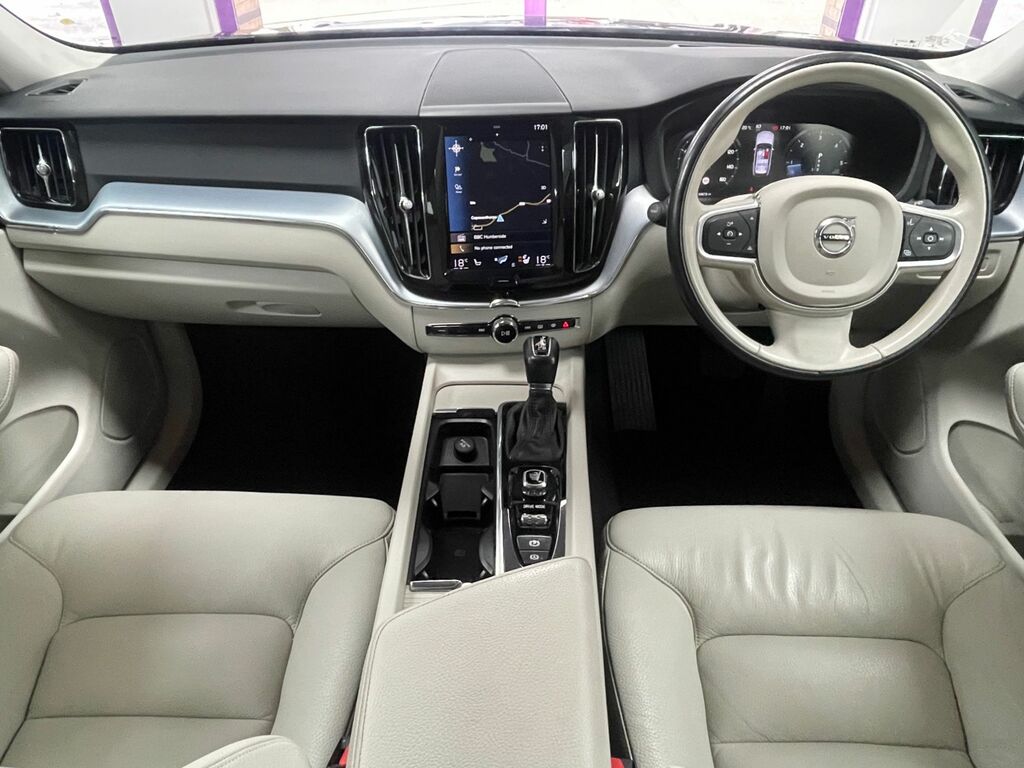 Volvo XC60 D4 Momentum Pro Awd Black #2