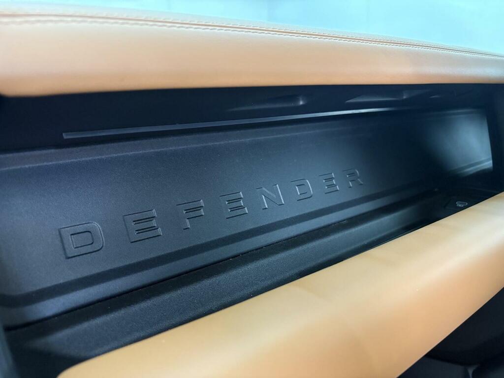 Land Rover Defender 90 D250 X-dynamic Se White #37