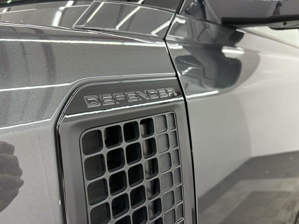 Land Rover Defender 90 D250 X-dynamic Se White #16