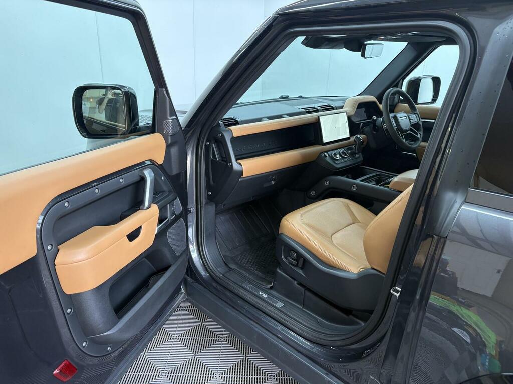 Land Rover Defender 90 D250 X-dynamic Se White #34