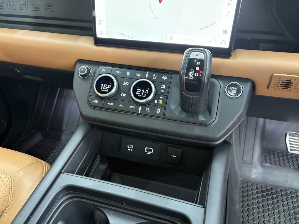 Land Rover Defender 90 D250 X-dynamic Se White #32