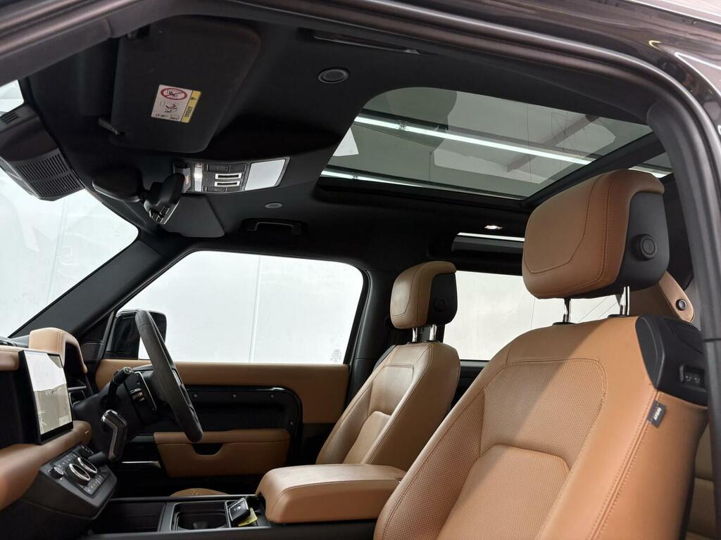 Land Rover Defender 90 D250 X-dynamic Se White #9