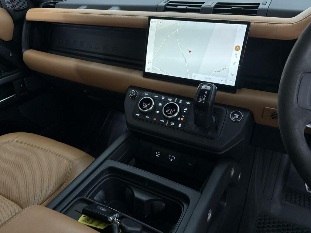 Land Rover Defender 90 D250 X-dynamic Se White #7