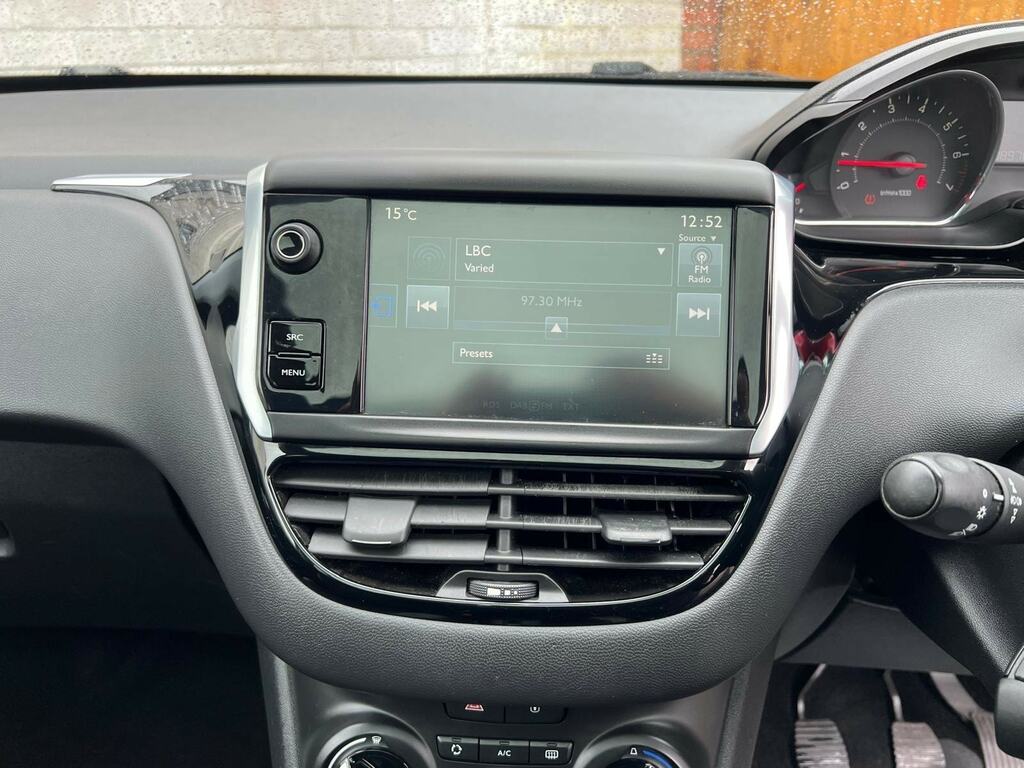Peugeot 208 Access White #19