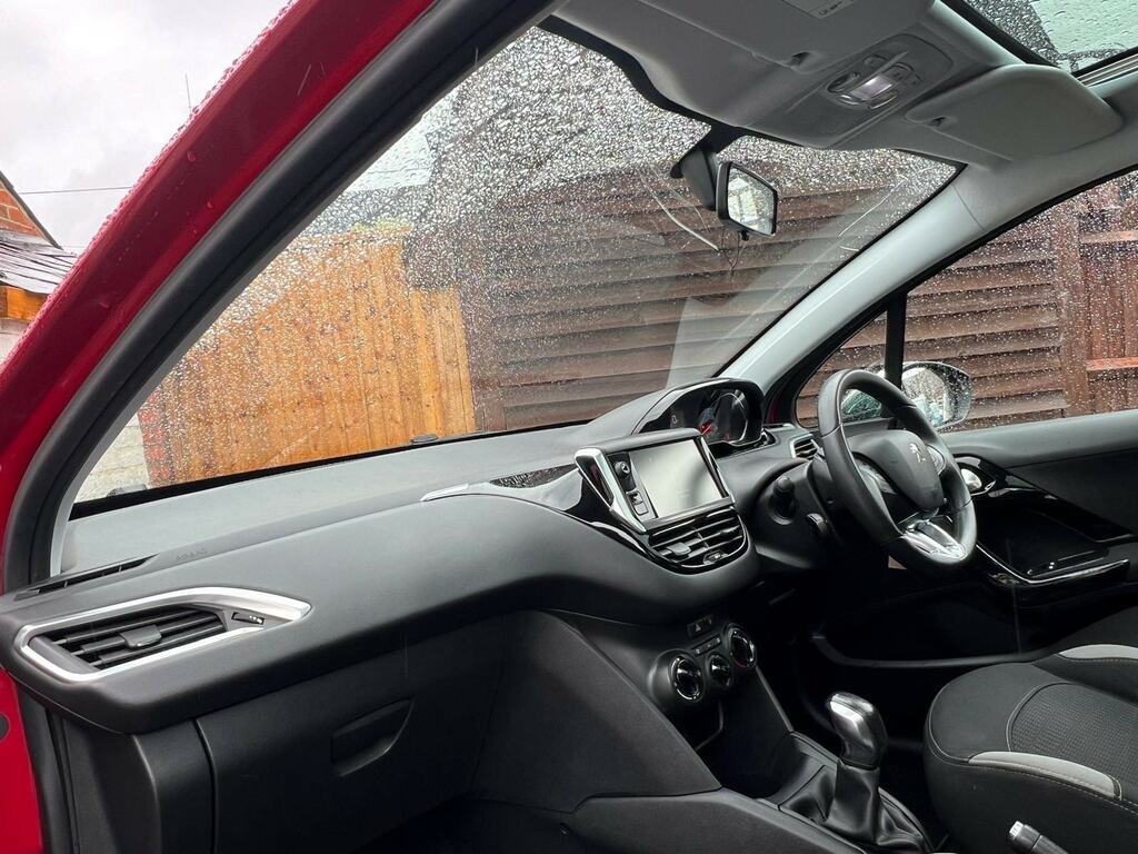 Peugeot 208 Access White #24