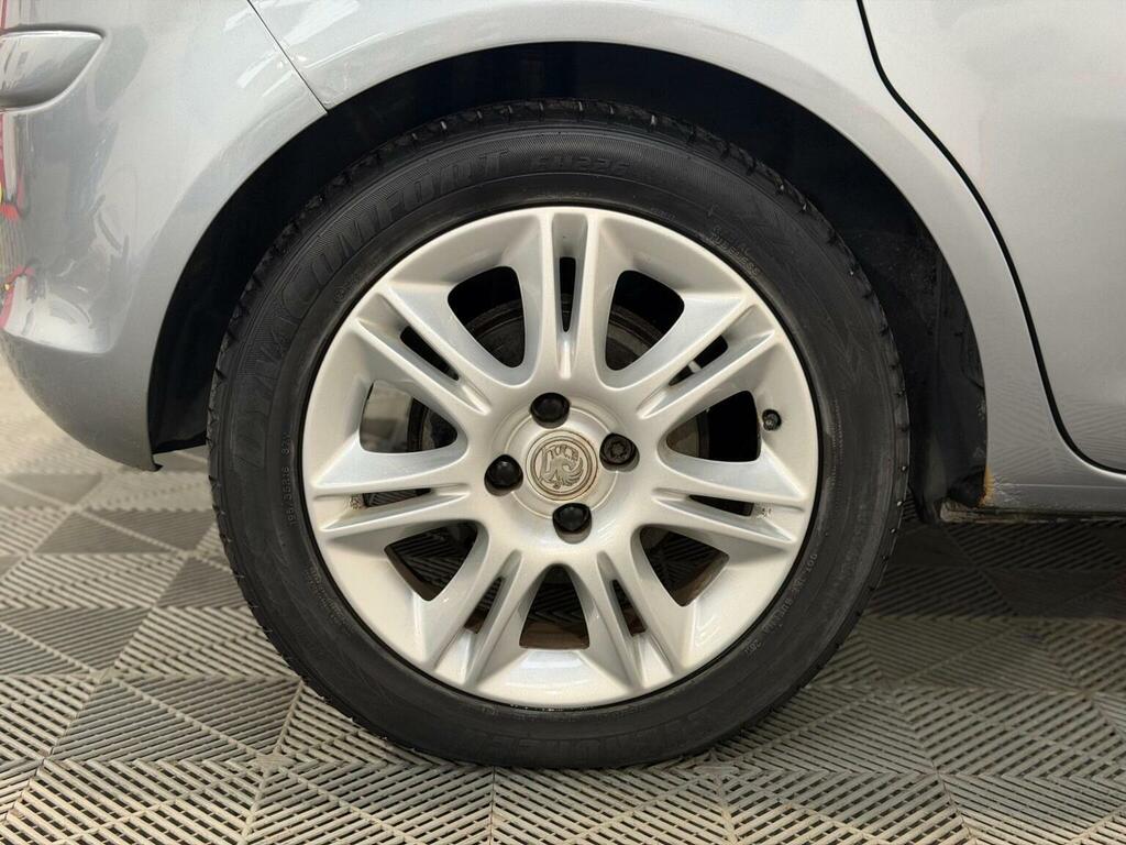 Vauxhall Corsa 1.2I 16V Sxi White #25