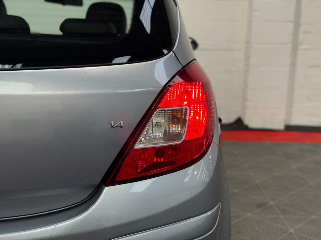 Vauxhall Corsa 1.2I 16V Sxi White #32