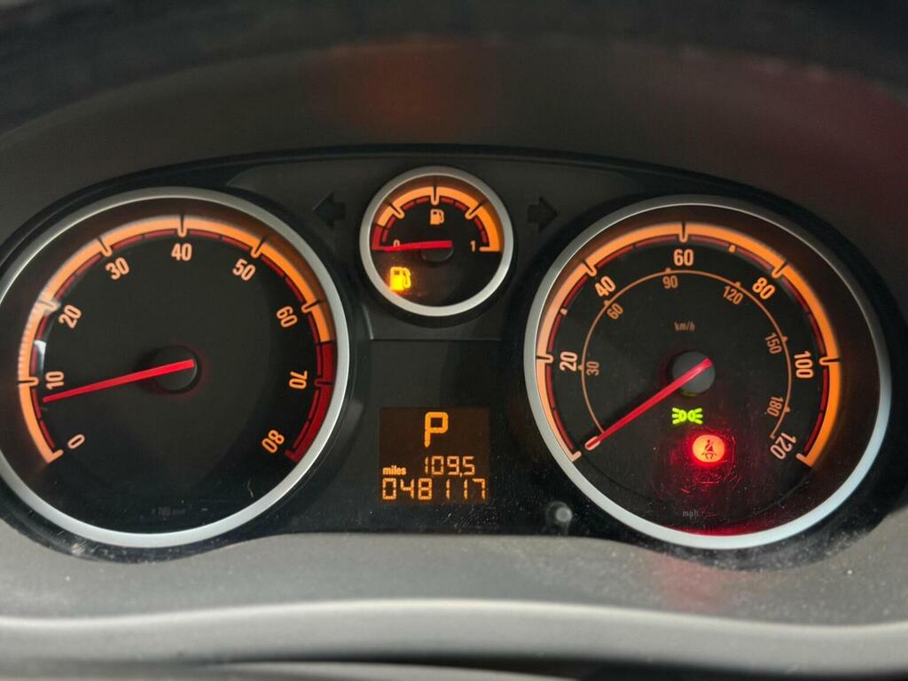 Vauxhall Corsa 1.2I 16V Sxi White #26