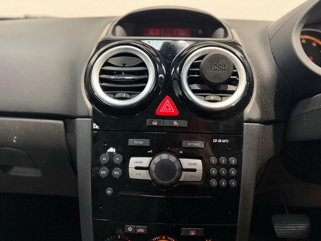 Vauxhall Corsa 1.2I 16V Sxi White #31