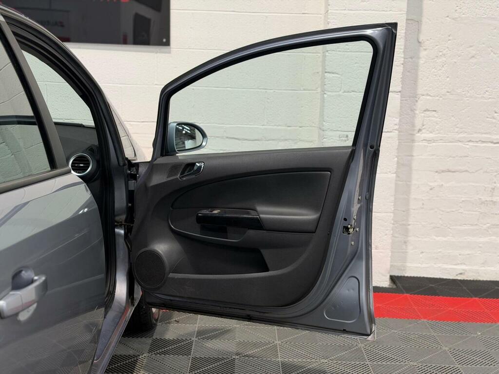 Vauxhall Corsa 1.2I 16V Sxi White #18