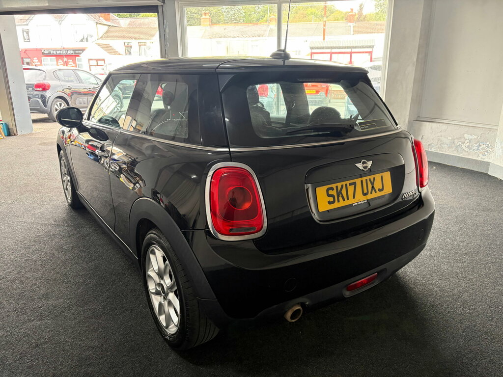 Mini Hatch 1.5 Cooper D Hatchback Euro 6 S SK17UXJ Black #5