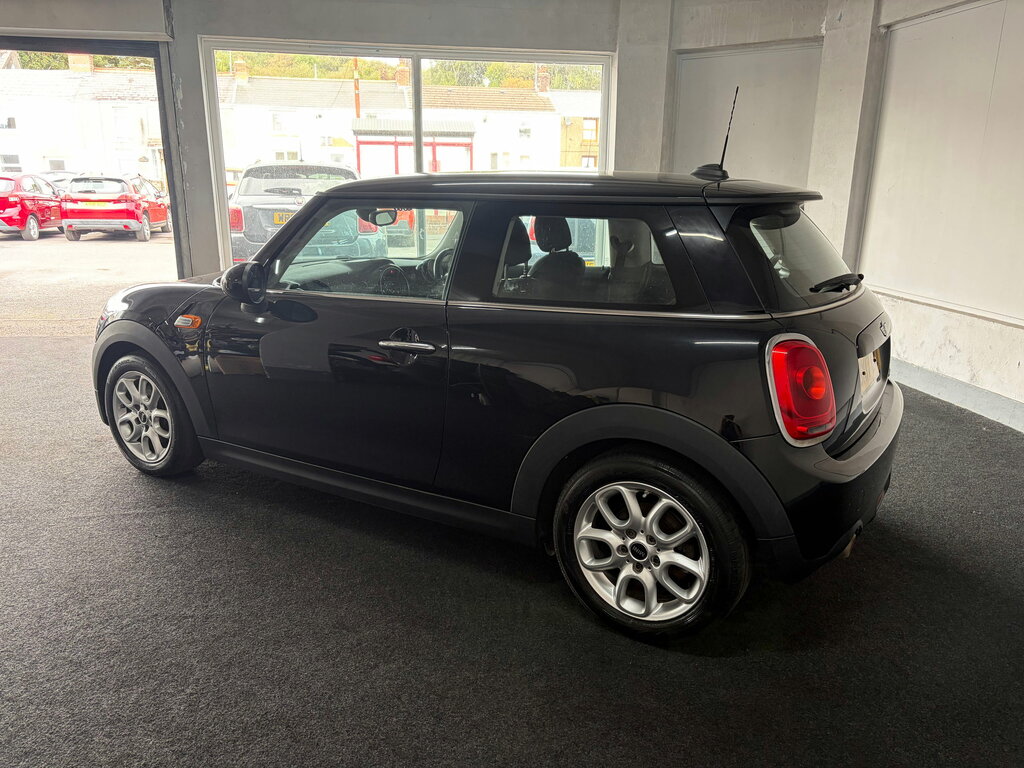 Mini Hatch 1.5 Cooper D Hatchback Euro 6 S SK17UXJ Black #6