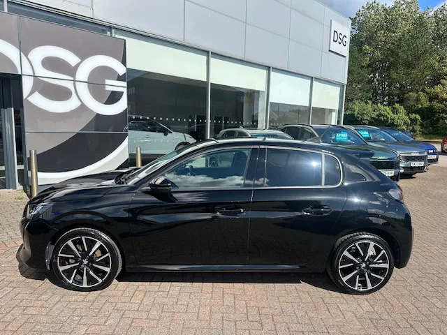 Peugeot 208 1.2 Puretech 100 Allure Premium Eat8 Black