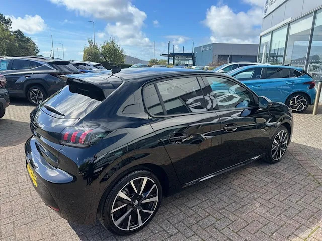 Peugeot 208 1.2 Puretech 100 Allure Premium Eat8 Black #4