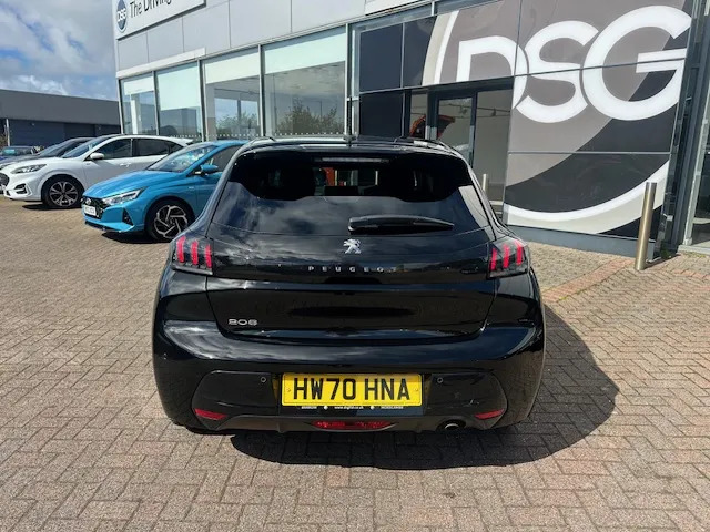 Peugeot 208 1.2 Puretech 100 Allure Premium Eat8 Black #3