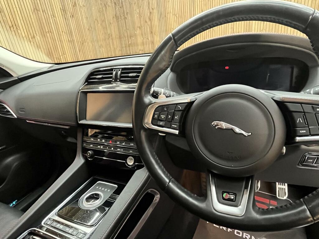 Jaguar F-Pace 3.0 D300 V6 Portfolio Awd Euro 6 Ss  #43