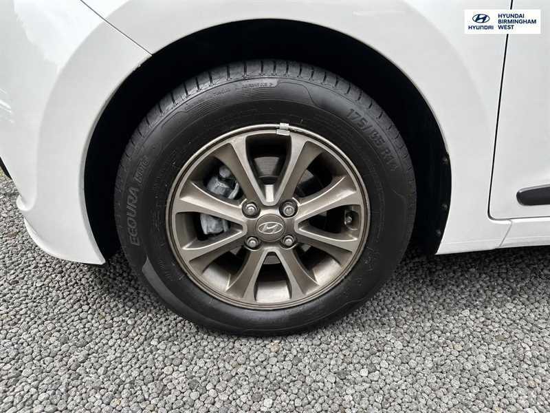 Hyundai I10 Hatchback White #5