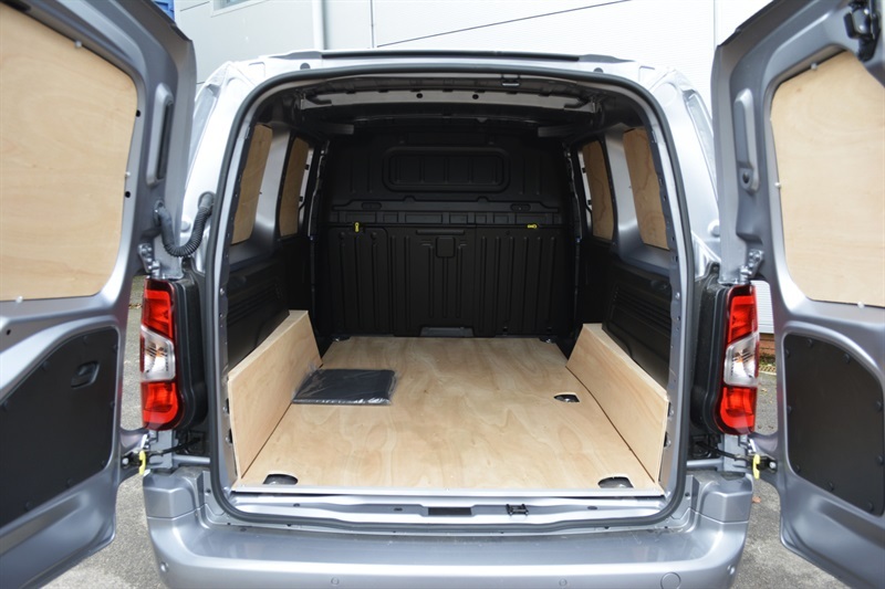 Citroen Berlingo Driver White #24