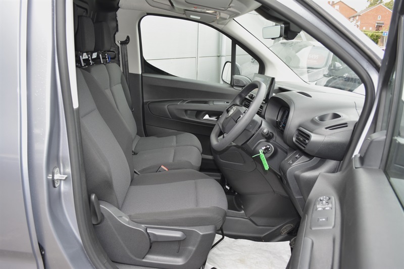Citroen Berlingo Driver White #7