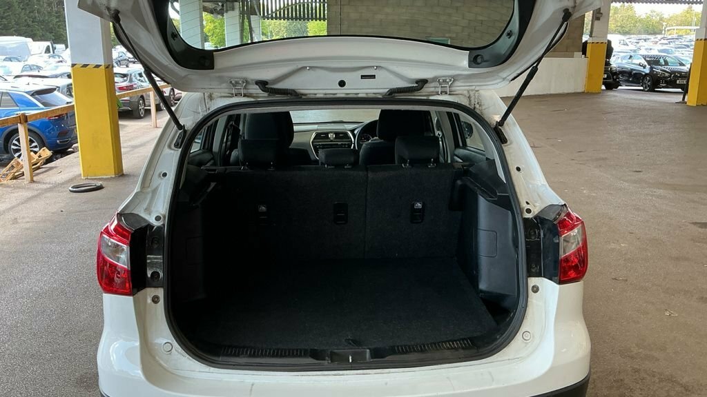 Suzuki SX4 S Cross 1L Sz4 White #6
