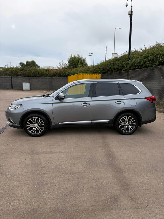 Mitsubishi Outlander 2.2 Di-d Gx3 Suv 4Wd Euro 6 Ss Grey #2