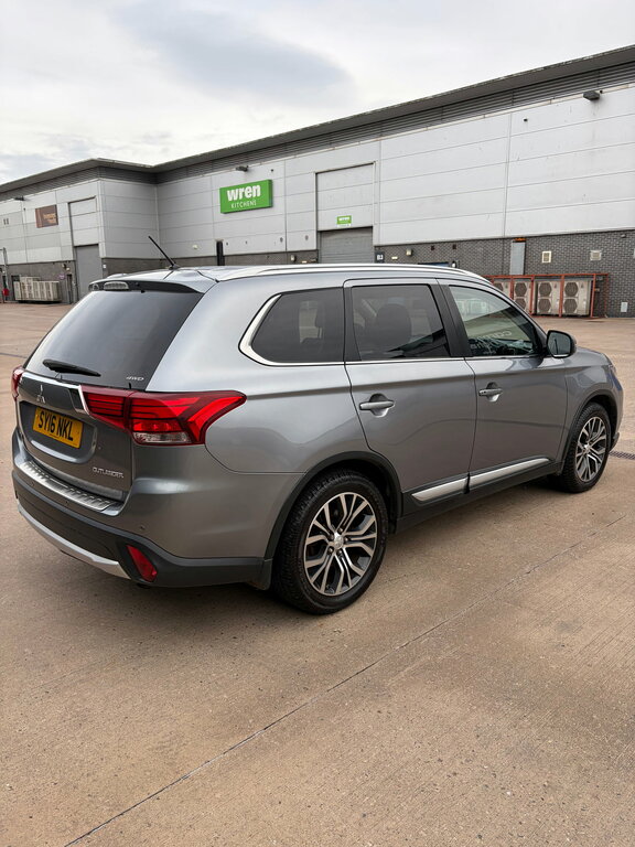 Mitsubishi Outlander 2.2 Di-d Gx3 Suv 4Wd Euro 6 Ss Grey #5