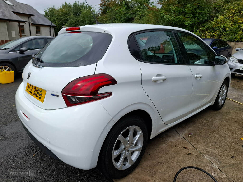 Peugeot 208 1.0 Puretech Active AGZ9188 White #3