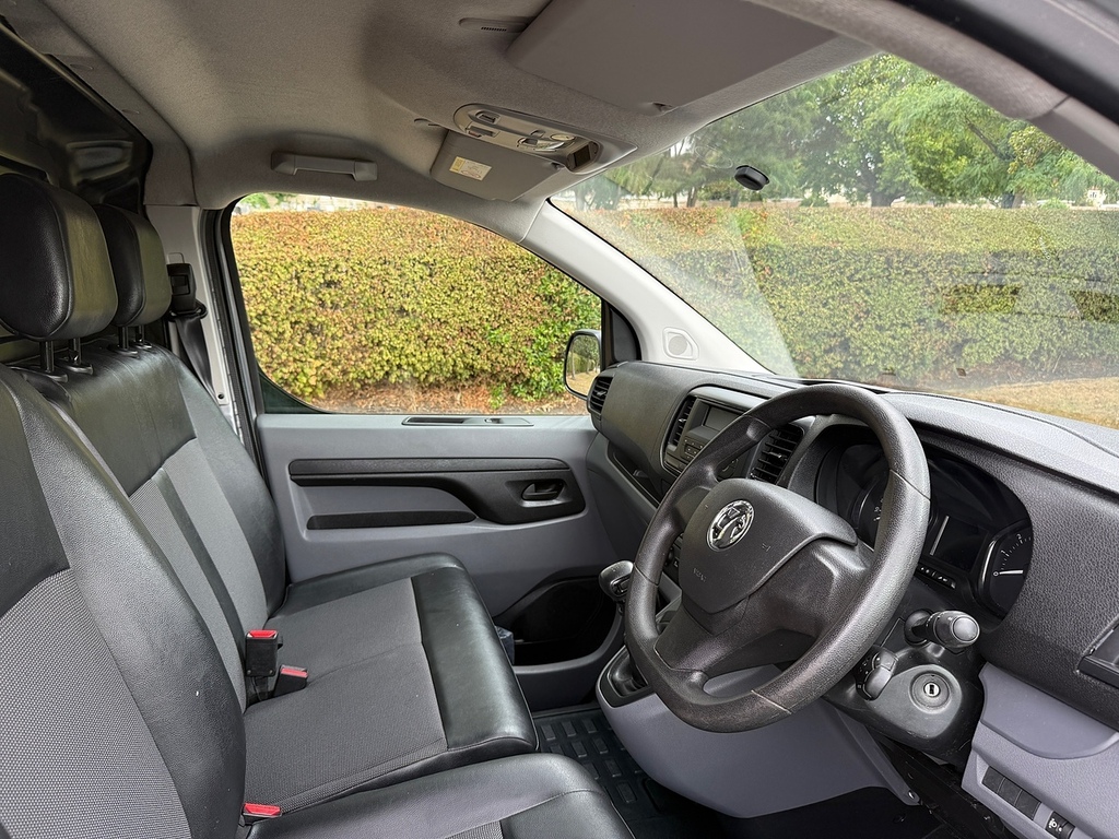 Vauxhall Vivaro 1.6 Cdti 2700 Sportive Panel Van Black #23