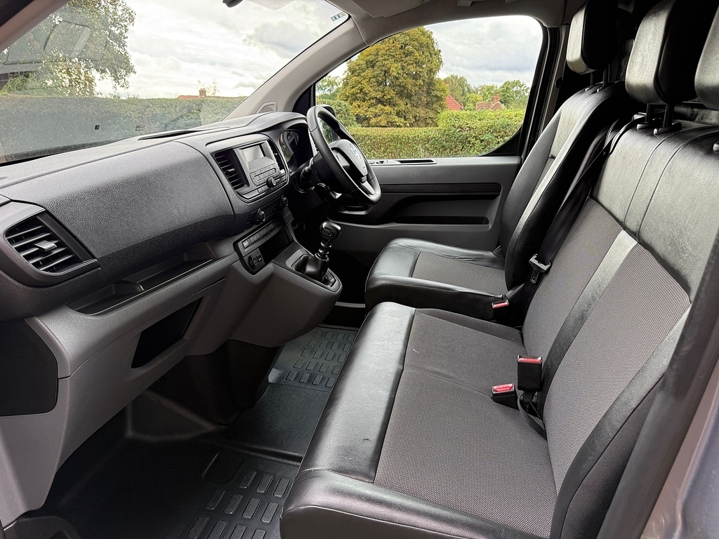 Vauxhall Vivaro 1.6 Cdti 2700 Sportive Panel Van Black #26